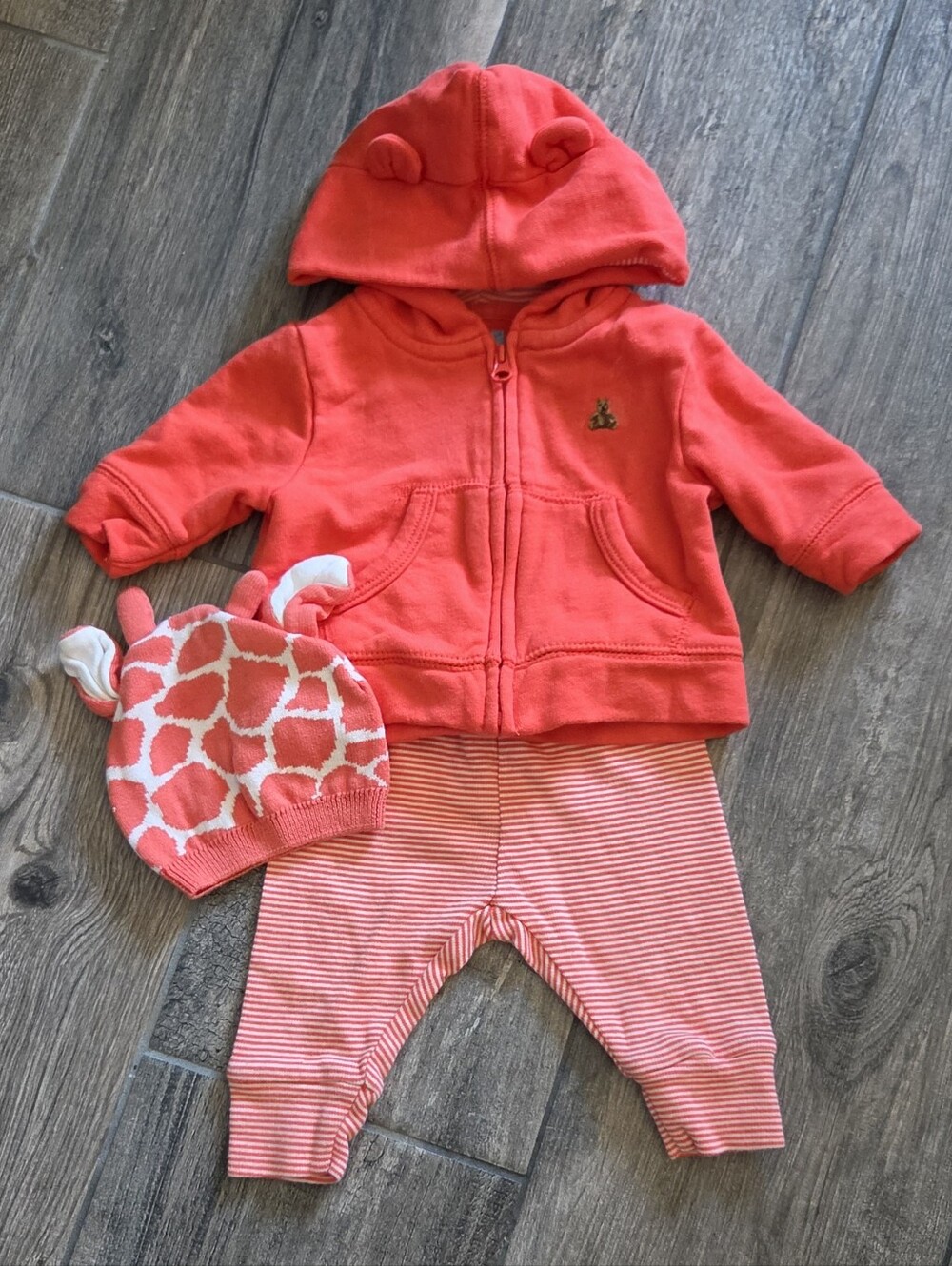 GAP Baby EUC 0-3 Months Coral Hoodie, Striped Pants and Giraffe Sweater Hat